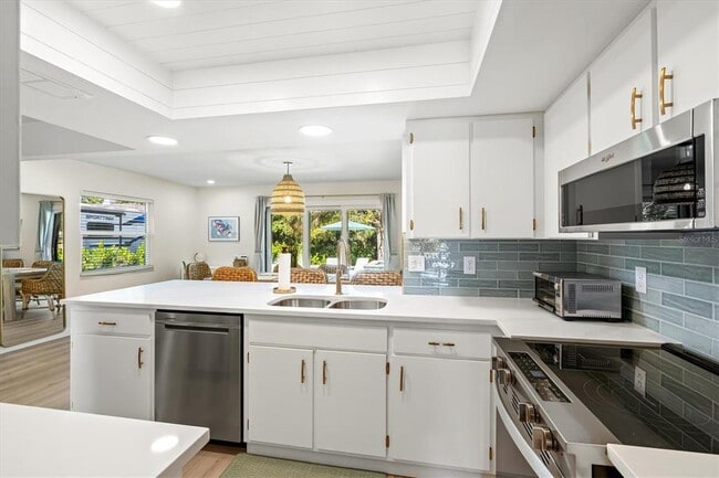 Building Photo - 2641 Hyde Park St