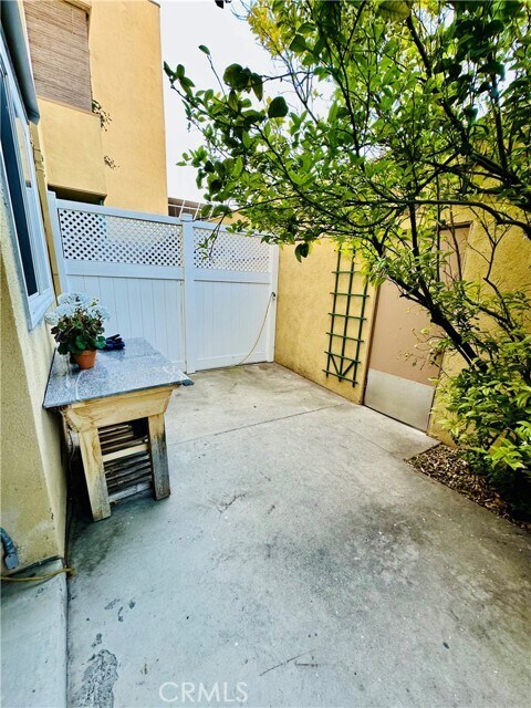 Building Photo - 6225 Coldwater Canyon Ave