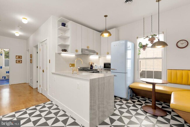Primary Photo - 3022 R St NW