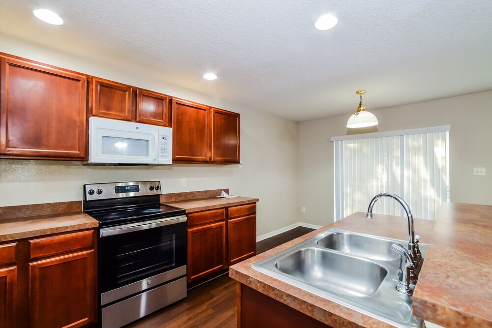 Building Photo - 1176 Stoneham Dr