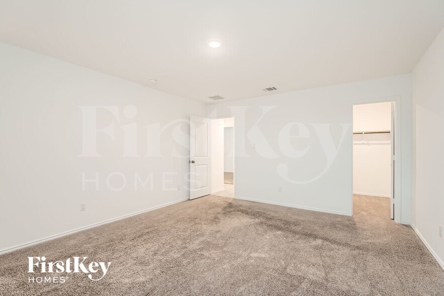 Building Photo - 1335 White Willow