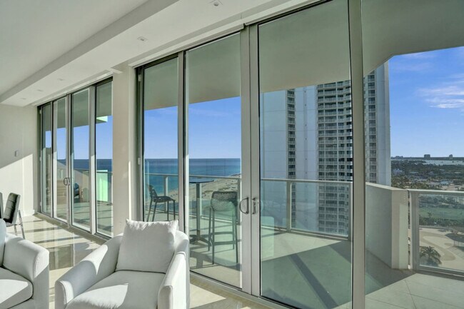 Building Photo - 3100 N Ocean Dr