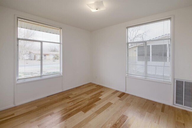 Building Photo - 1515 Corona Dr