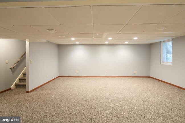 Building Photo - 929 Shenkle Dr