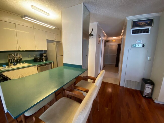 Building Photo - All Utilities Included in Furnished 2 Bed,...