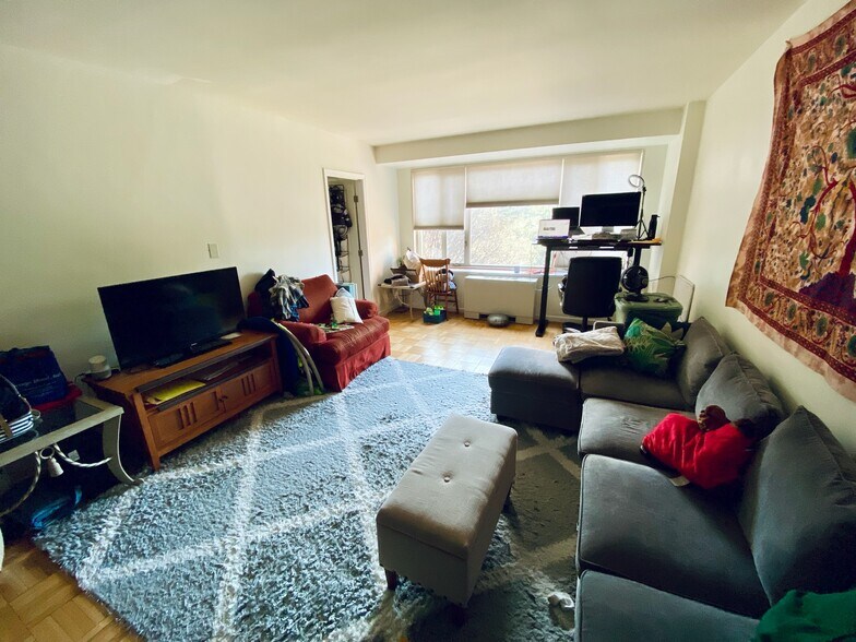 Living room - 4301 Massachusetts Ave NW