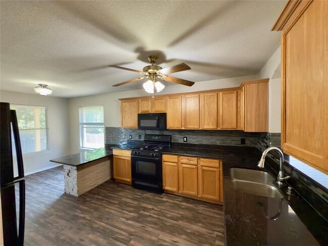 Building Photo - 1030 Moser River Dr