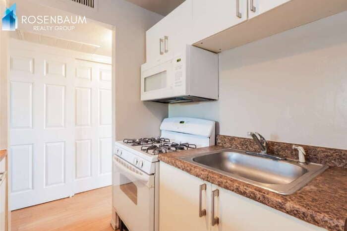 Building Photo - 770 N Dodge Blvd