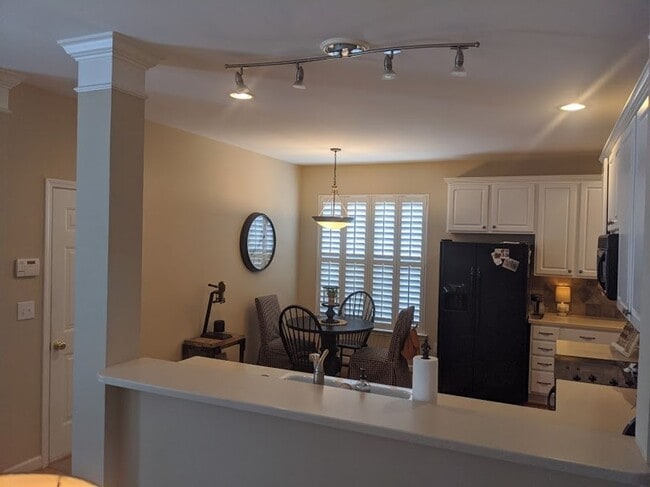 Building Photo - Birkdale Village with Fenced Yard-Huntersv...