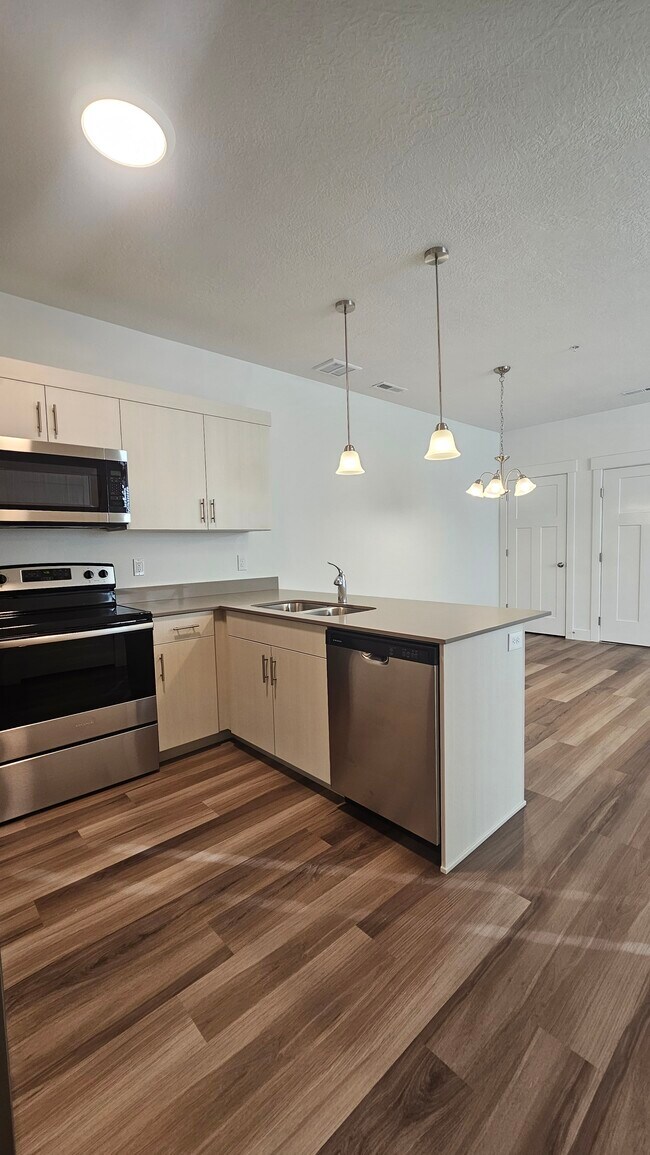 Building Photo - 13687 S Hanley Ln