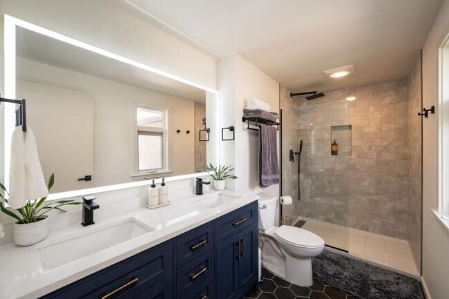 Master Bathroom - 2433 Crestline St