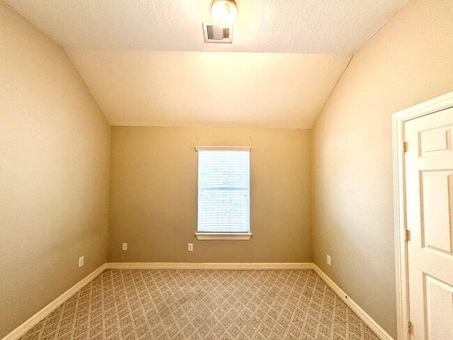Building Photo - 2715 Cresthollow Ln