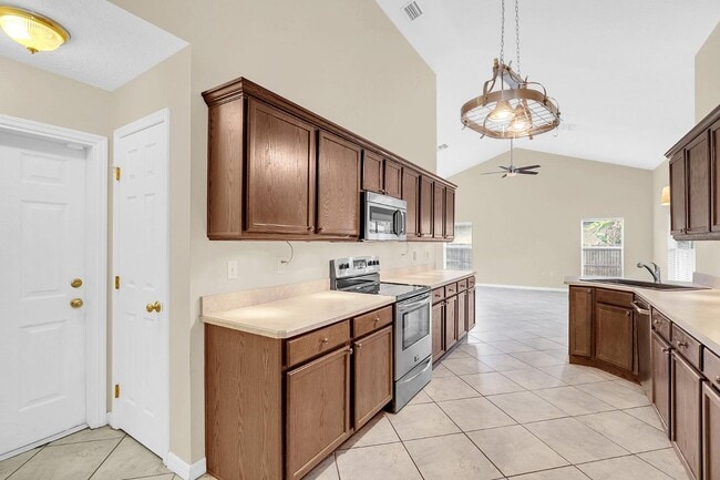 Building Photo - 1422 Saffron Trail