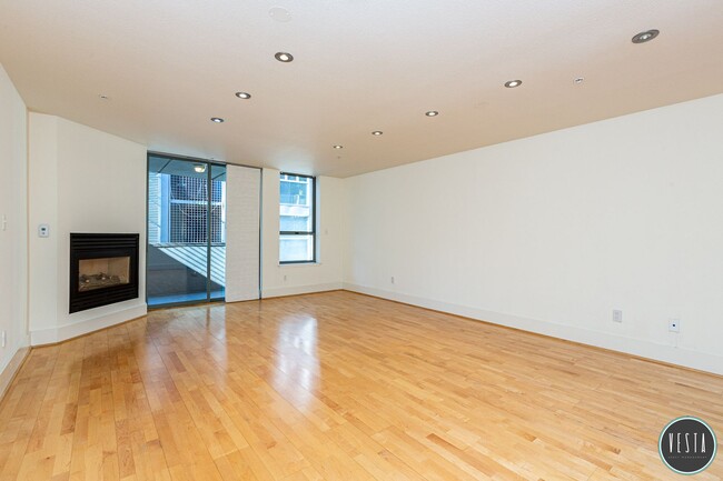 Building Photo - SPACIOUS ARTIST LOFT WITH PRIVATE PATIO & ...