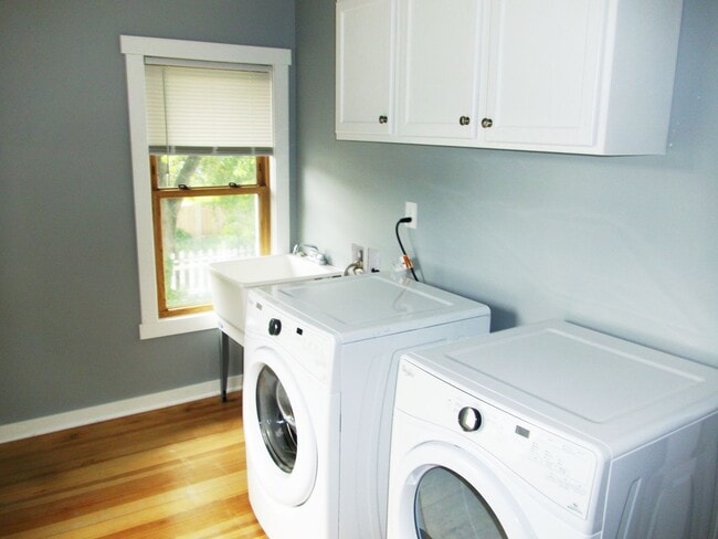 Building Photo - 313 4th Ave NW