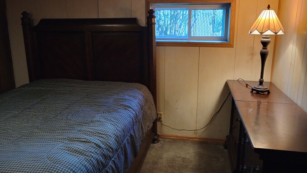 East Bedroom - 122 E Vidas Ave