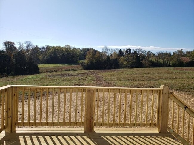 Building Photo - 1627 Old Lake Rd