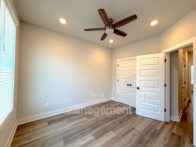 Building Photo - 627 W Tremont Ave