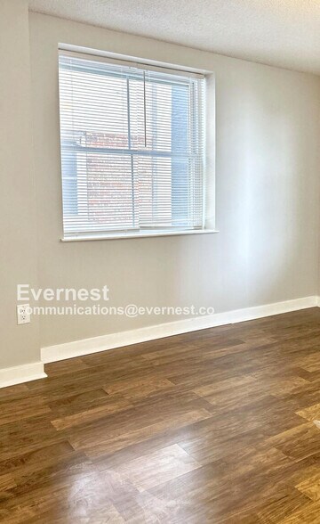 Building Photo - 315 N Spruce St