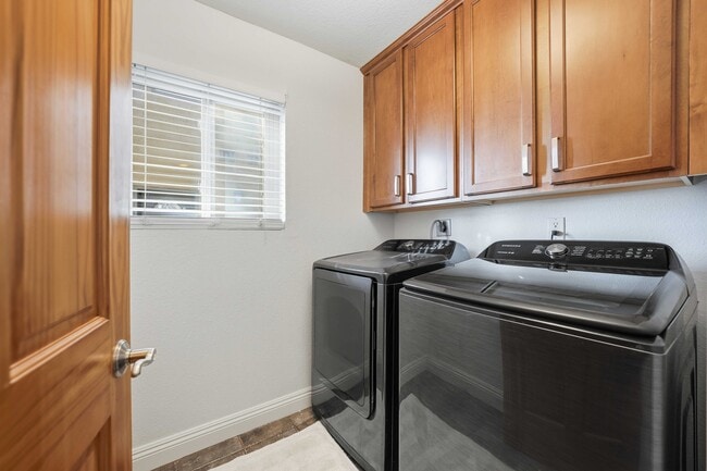 Building Photo - 5505 Adelaide Ave