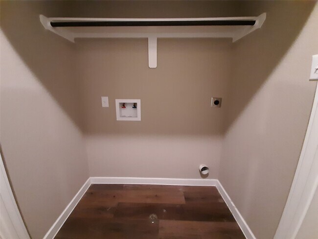 Building Photo - 9741 Grosbeak Ln