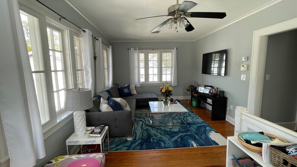 Building Photo - 201 14th Ave N