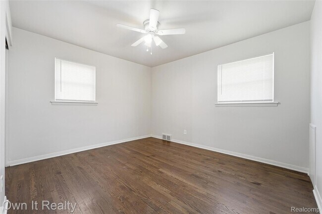 Building Photo - 24985 Mabray Ave