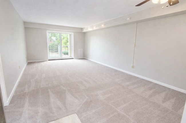 Interior Photo - NEGLEY HOUSE -- 086