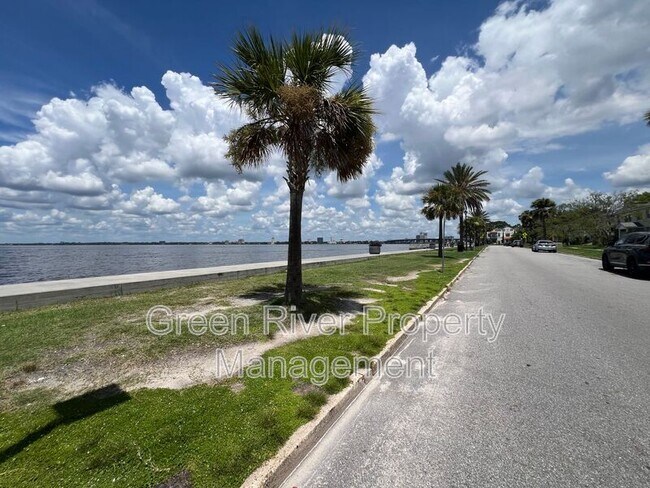 Building Photo - 1789 River Rd