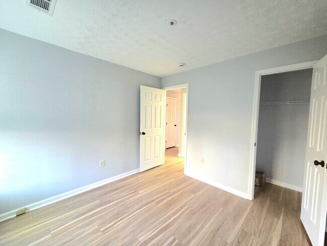 Building Photo - Beautiful 2 BR/2 BA Condo in Ellicott City!