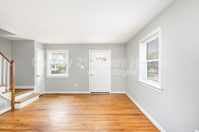 Building Photo - 2034 Arlington Terrace