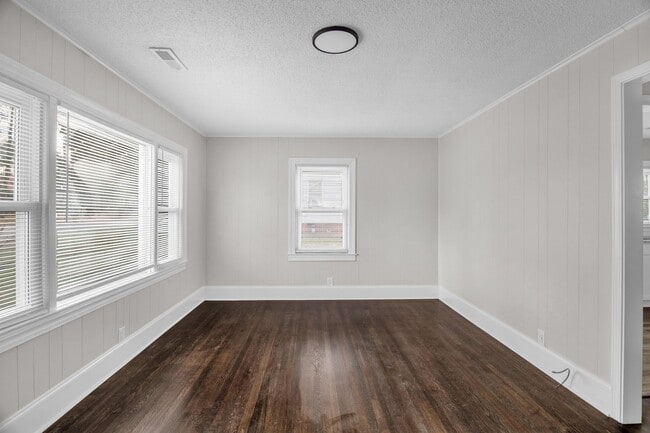 Building Photo - Lovely 3 bedroom, 1 bathroom home in High Point with LVP throughout!