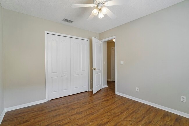 Building Photo - 236 Sterling Hill Dr