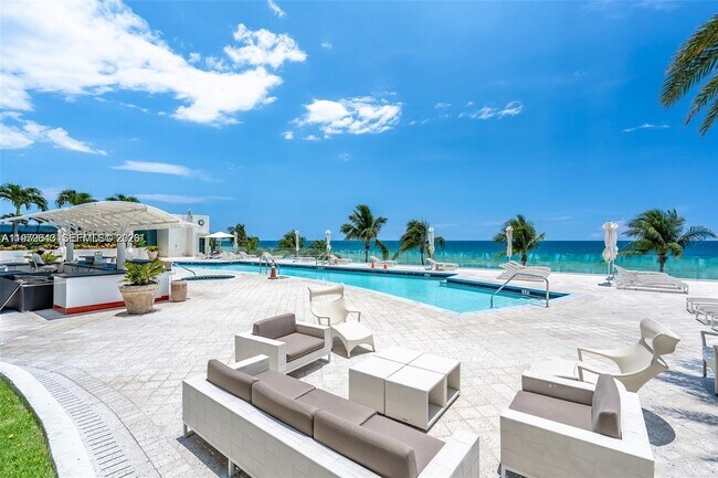 Building Photo - 19111 Collins Ave