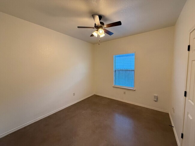 Building Photo - Modern 3bd 2ba Duplex in Prime Location