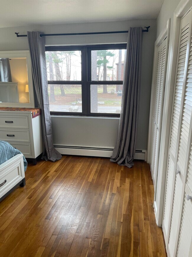 Building Photo - 4 Brook Rd