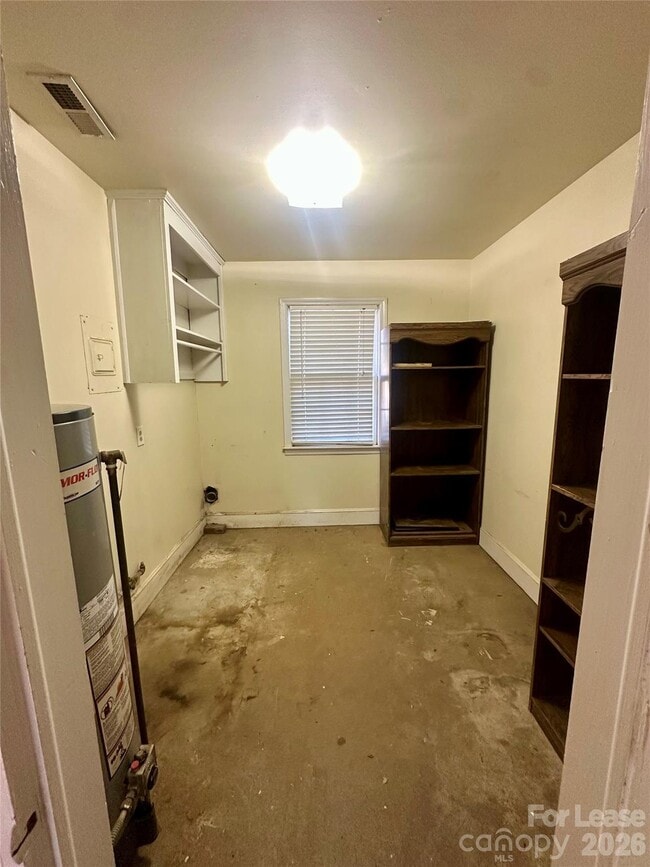 Building Photo - 4520 Holbrook Dr