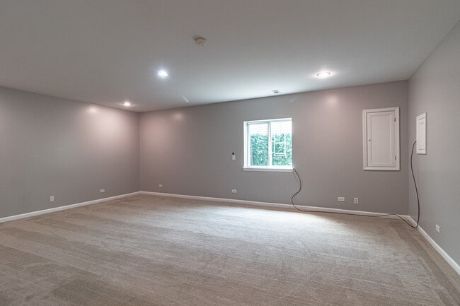 Building Photo - 403 Shadow Creek Dr