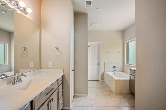 Building Photo - 5319 Claymore Meadow Ln