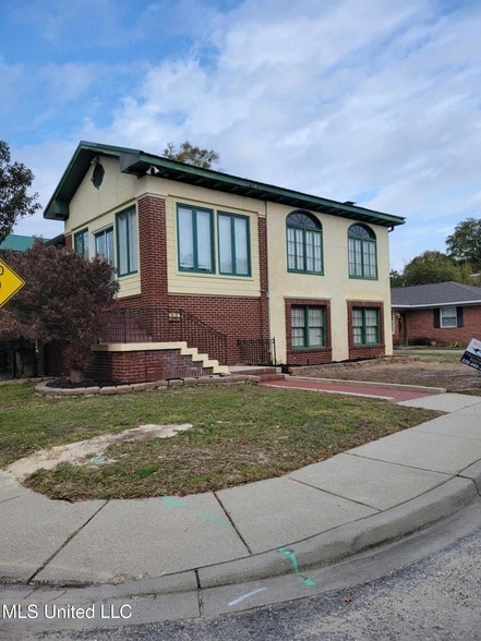 Building Photo - 133 Hopkins Blvd