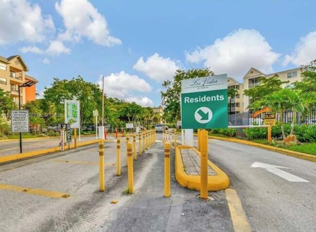 Building Photo - 8160 Geneva Ct