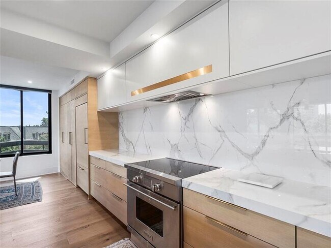 Building Photo - 2660 Peachtree Rd NW