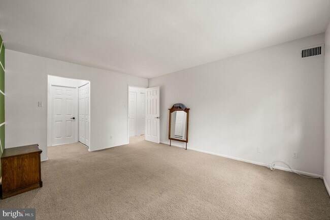 Building Photo - 288 Drummers Ln