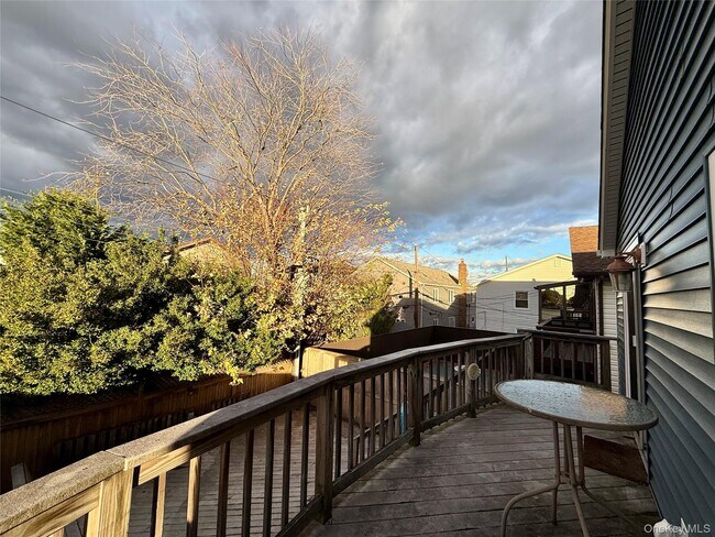 Building Photo - 575 E Fulton St