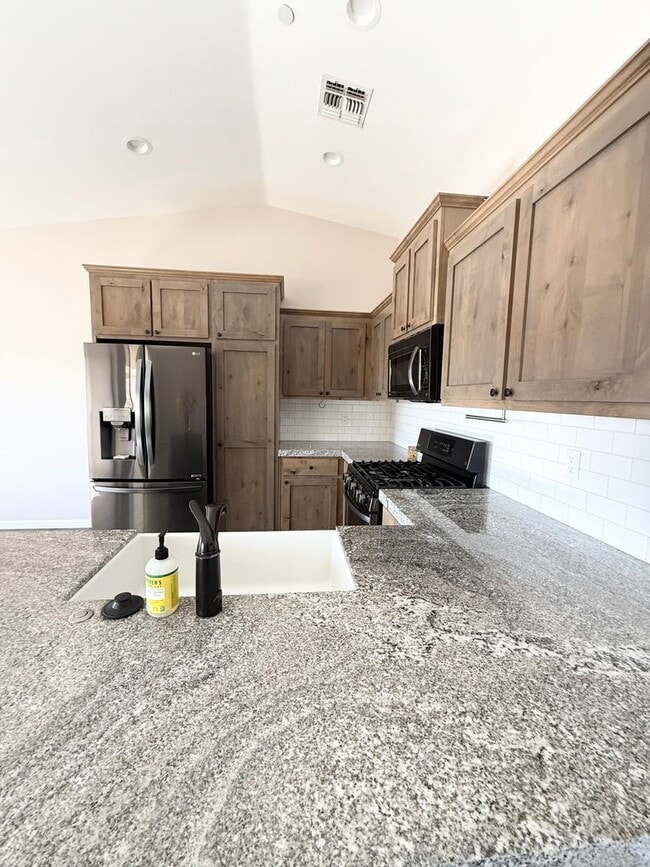 Building Photo - **COMING SOON ** 3 Bed 2 Bath Home