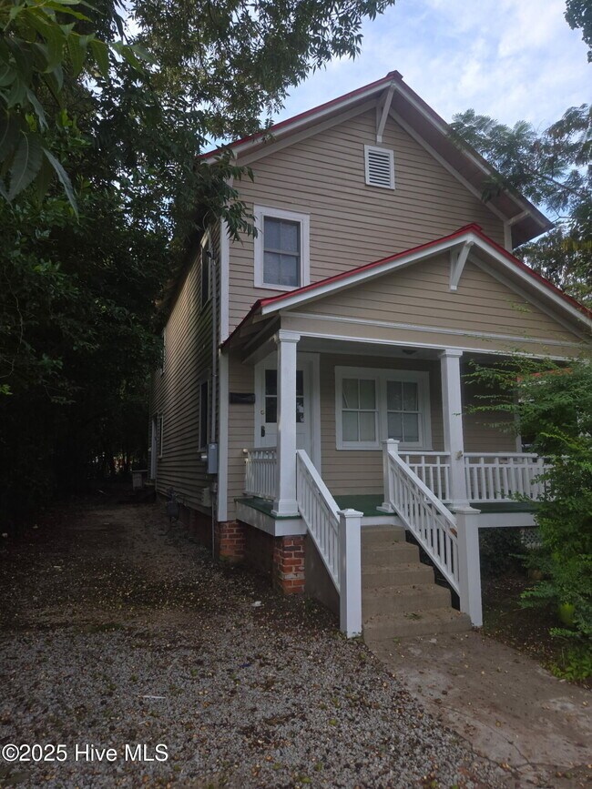 Primary Photo - 611 Johnson St