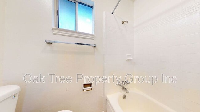 Building Photo - 418 6th St