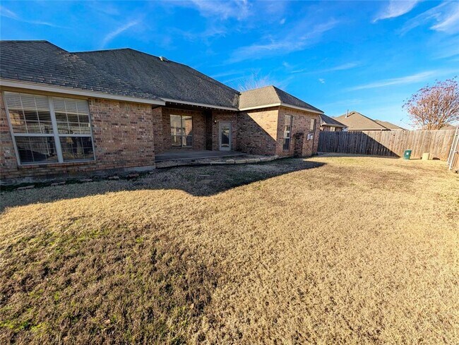 Building Photo - 609 Sally Ct