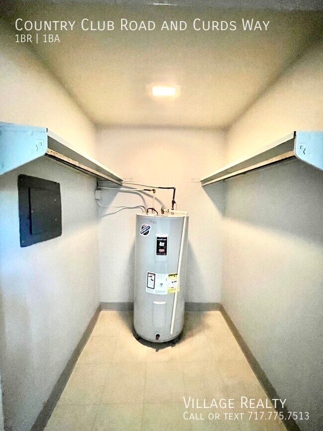 Building Photo - 613 Country Club Rd