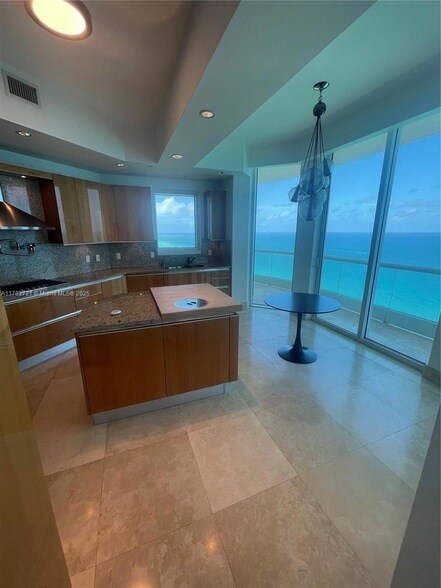 Building Photo - 16047 Collins Ave